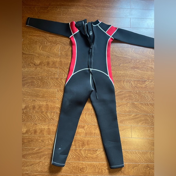 Wet Suit - Picture 4 of 4